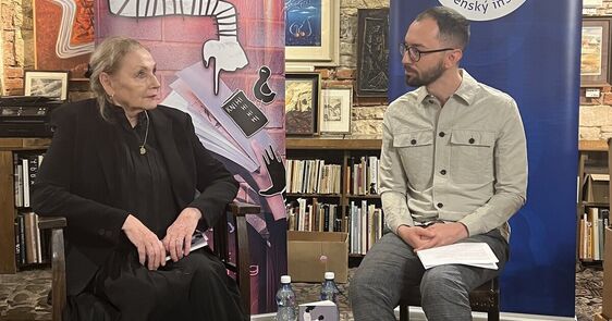 Jana Bodnárová otvorila jesennú etapu literárnych večerov s finalistami Anasoft litera