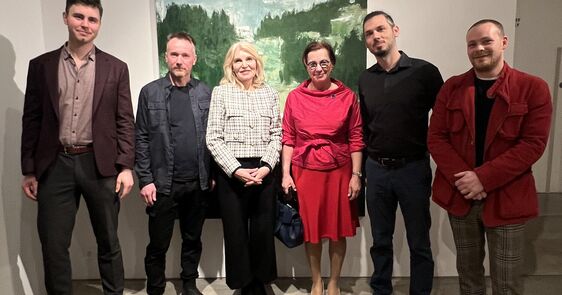 Balady o poliach a horách: výstava troch súčasných umelcov mapuje rozmanitosť Slovenska
