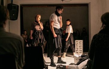 Hosťujúca inscenácia „My, ľud!“ košického Divadla Na Peróne  