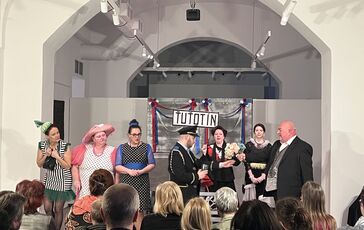 Divadlo Z dvora - Mastný hrniec (8. 3. 2025)