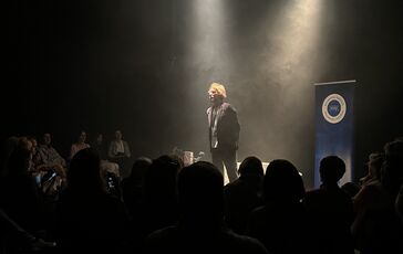 Slovensko na Noci literatúry: Oceňovaná Babička Ivany Gibovej zaznela v podaní Tomáša Dianišku