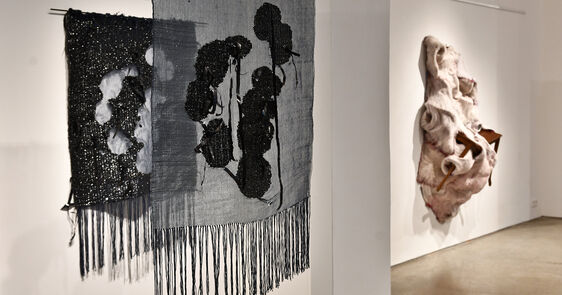 Výstava Gathering prináša do Prahy súčasnú slovenskú textilnú tvorbu